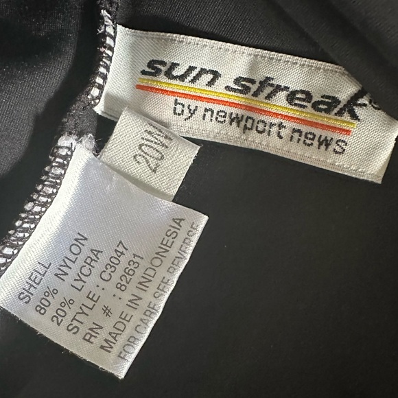 Sun Streak by Newport News - *Plus Size* B/W halter neck one-piece - Size 20W - Picture 2 of 2